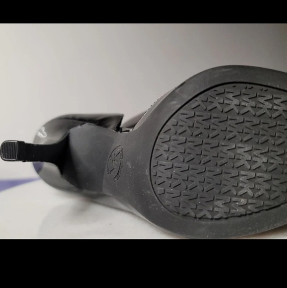 Michael Kors Patent Leather Black Heels. Size 5. - Picture 5 of 7